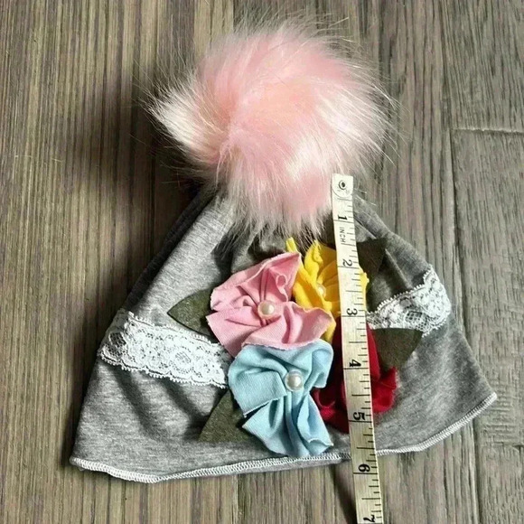 Hand crafted grey fall  cotton hat with flowers and fuzzy pink pom pom - Picture 5 of 7